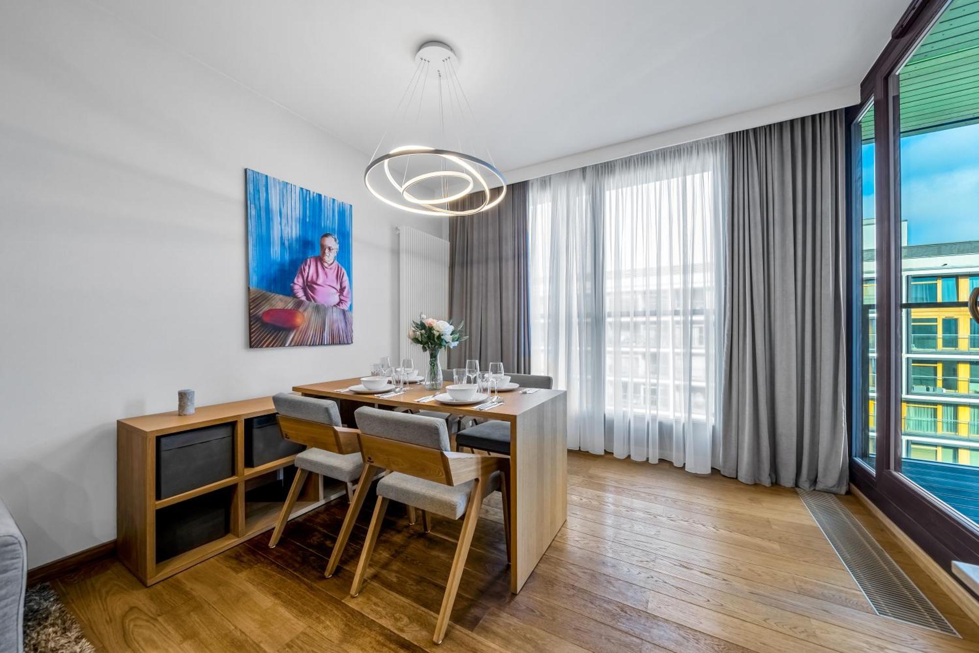 Apartament Kolejowa - Parking, Balcony, Workspace - By Rentujemy Warszawa