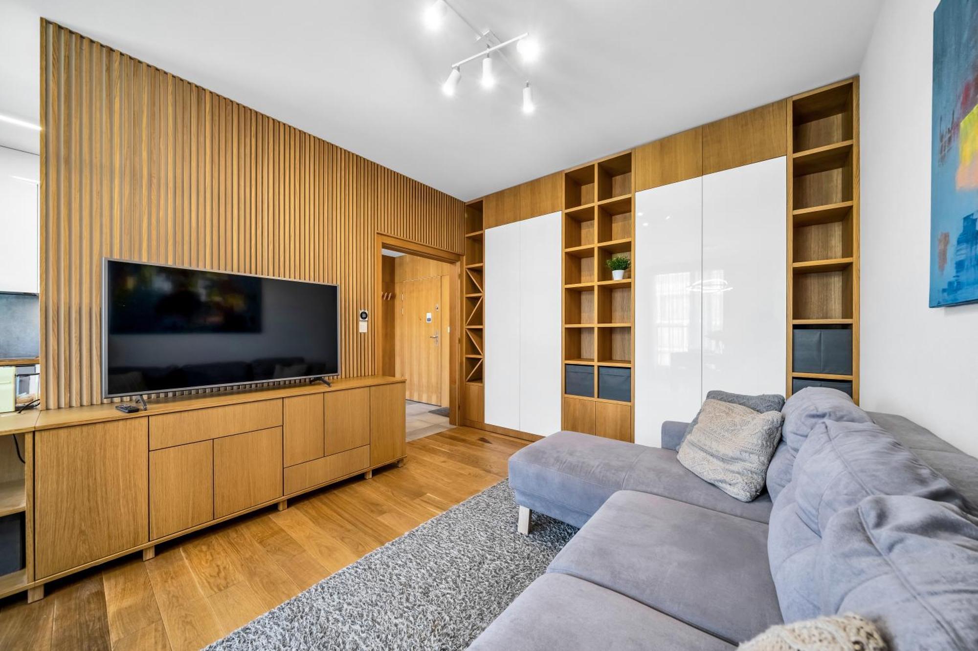 Apartament Kolejowa - Parking, Balcony, Workspace - By Rentujemy