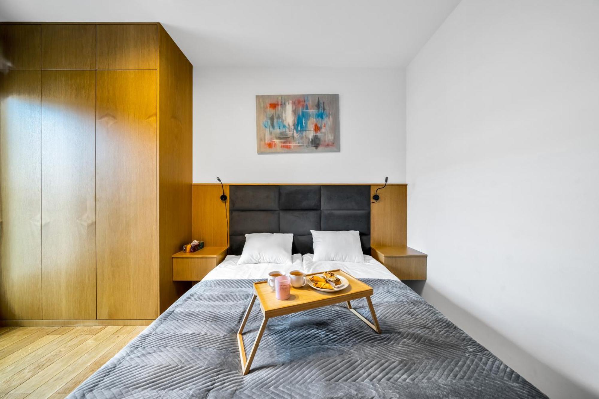 Apartament Kolejowa - Parking, Balcony, Workspace - By Rentujemy Warszawa